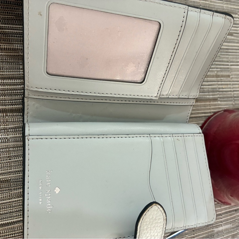 Kate Spade White Wallet - Picture 6 of 9